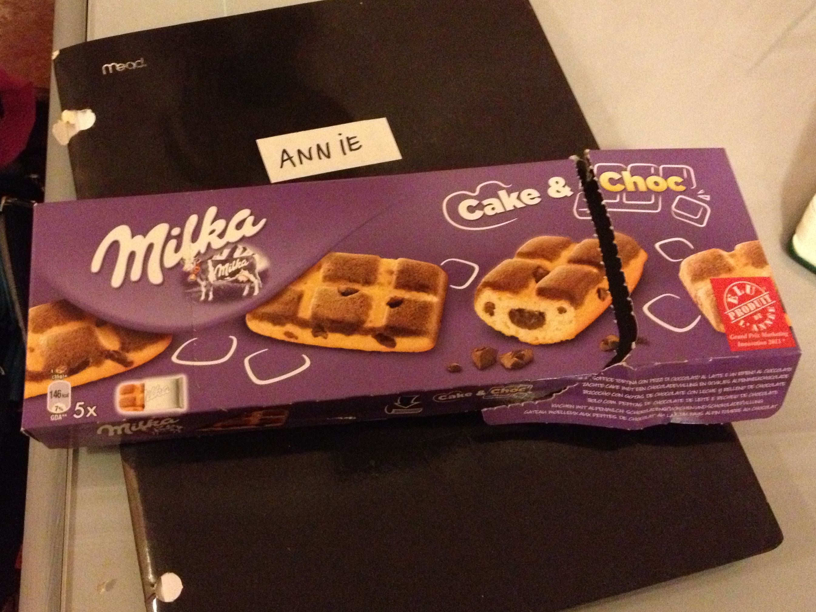 Milka Cake & Choc, a delightful prepackaged treat great for travel writers on the go!
