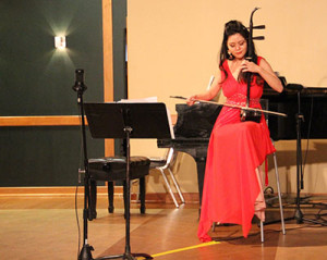 Cathy Yang playing the erhu. Photo by Lexi Corral